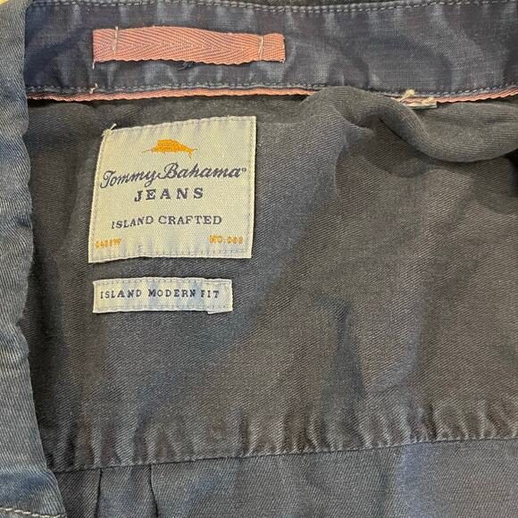 Tommy Bahama Island Modern Fit - Gray/Blue Short Sleeve Shirts - Lot of 2 - Picture 13 of 16